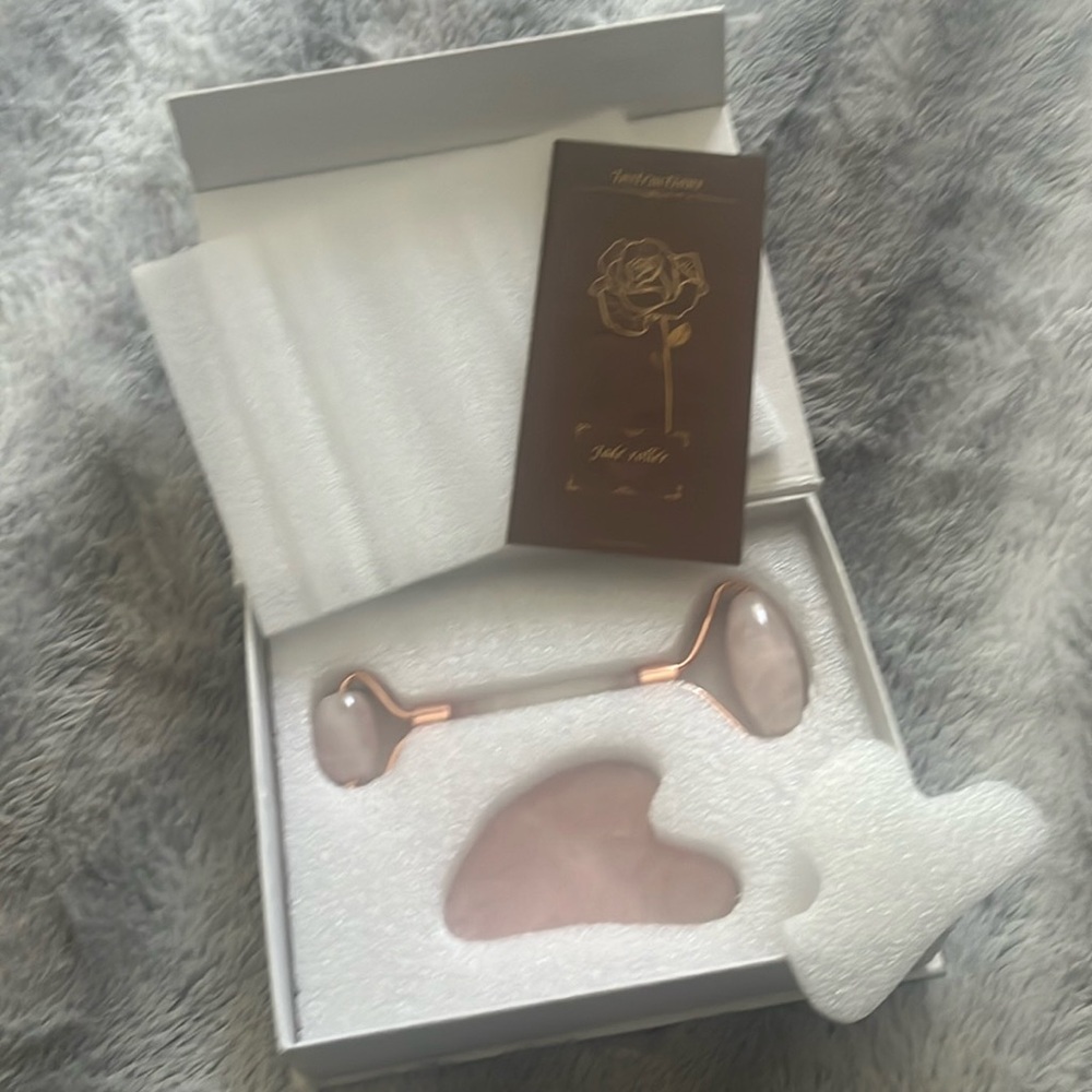 Jade Roller & Gua Sha Set - new and never used!